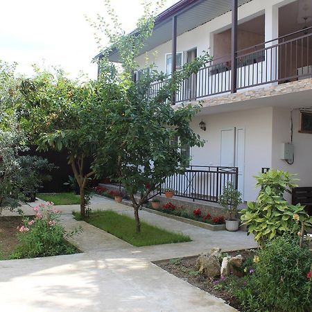 Guest House U Aleny Gagra Extérieur photo