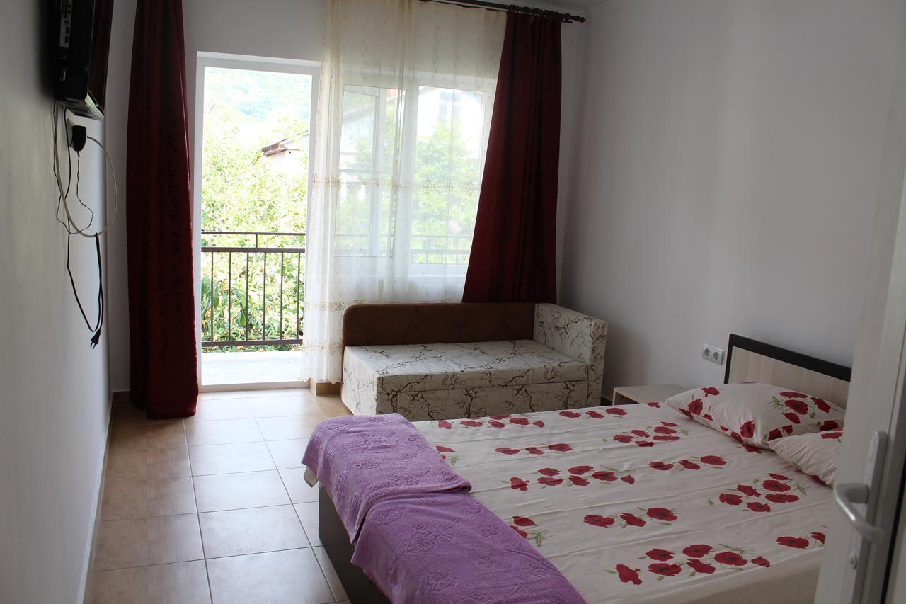 Guest House U Aleny Gagra Extérieur photo