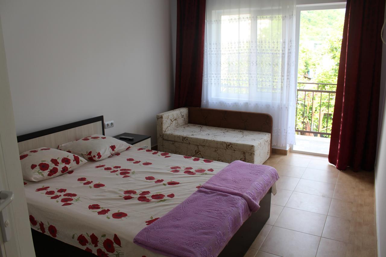 Guest House U Aleny Gagra Extérieur photo